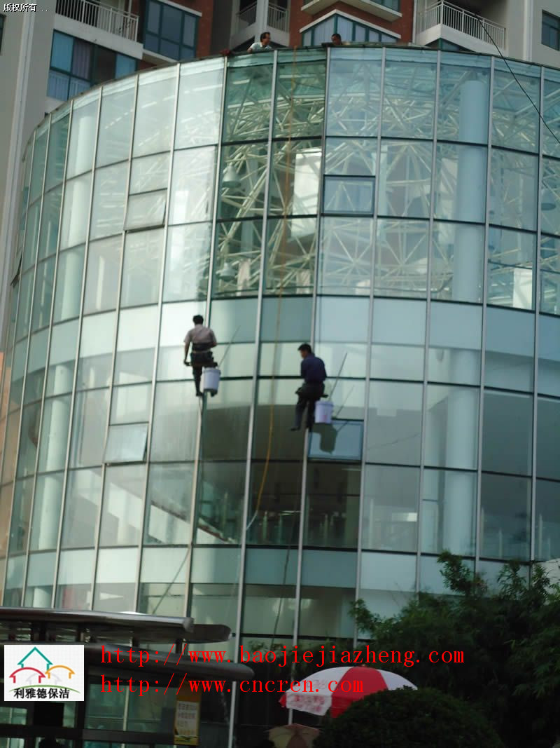 玻璃幕墙清洗